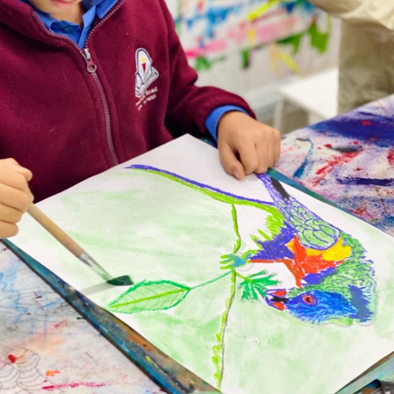children creating art at Wonderlab Kids in north shore