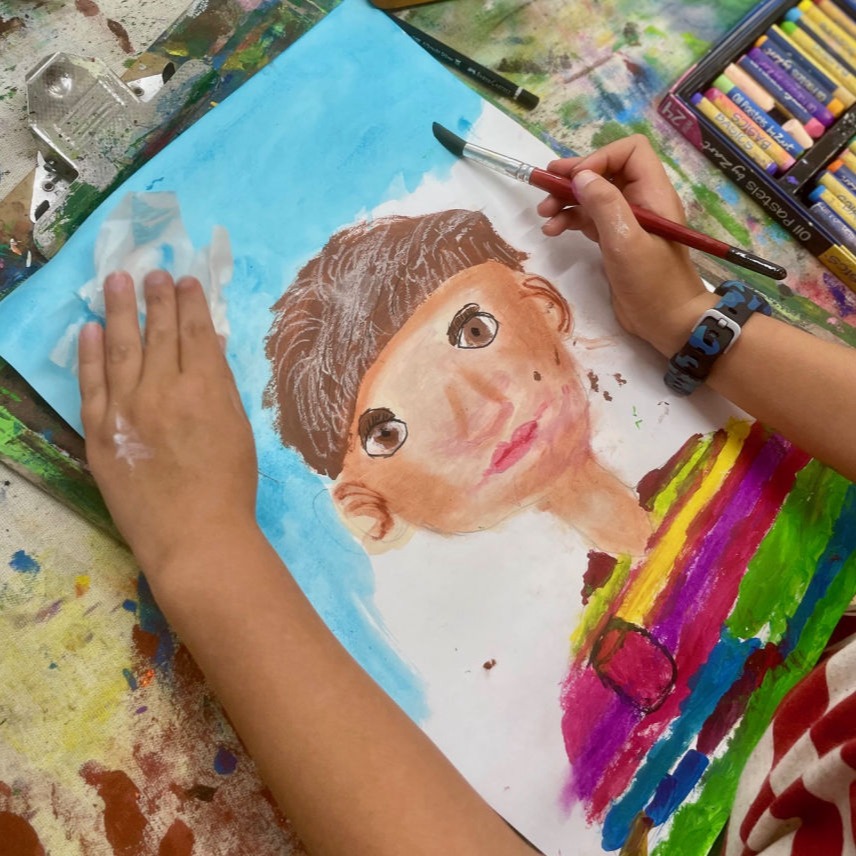 children creating art at Wonderlab Kids in northern beaches